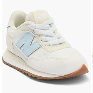 New Balance Kids 237 Bungee Sneakers in White/Baby Blue Size 1